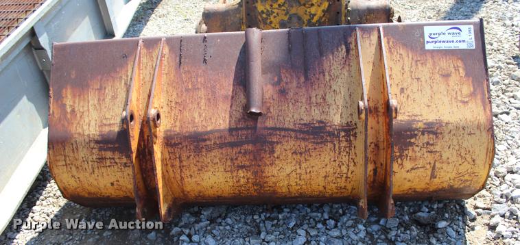 image for item L1993 Backhoe loader bucket