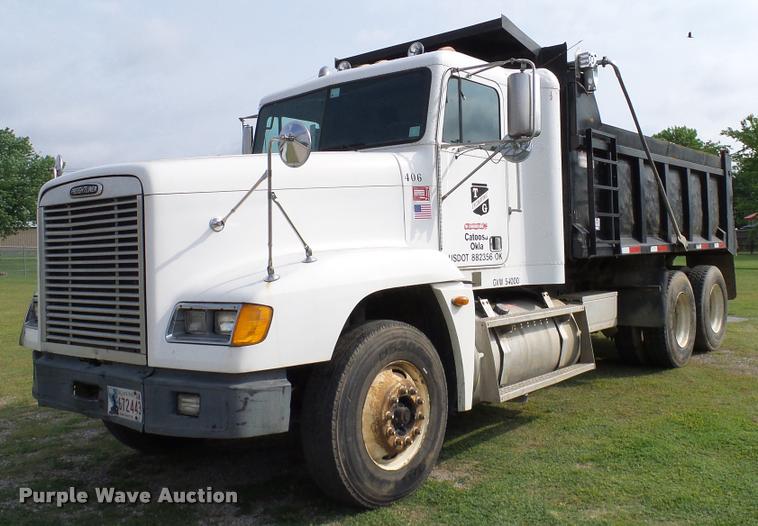 image for item L3129 2000 Freightliner FLD dump truck