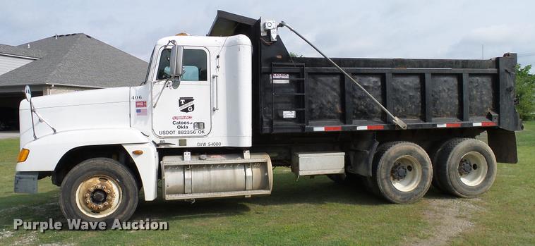 image for item L3129 2000 Freightliner FLD dump truck