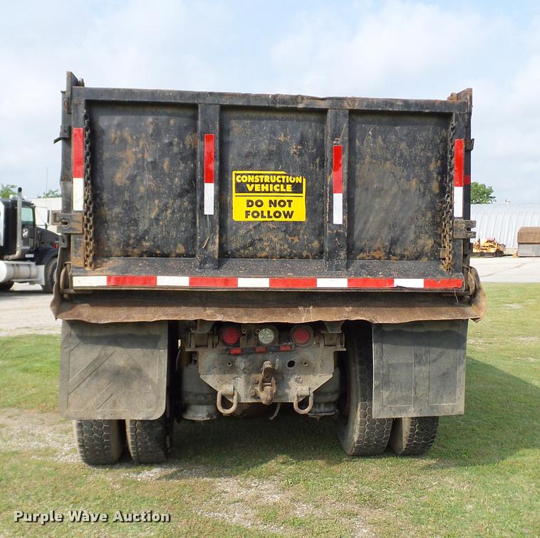 image for item L3129 2000 Freightliner FLD dump truck