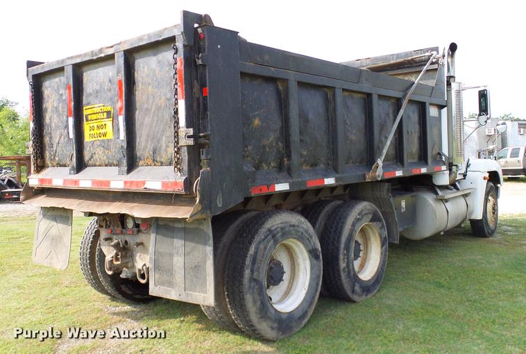 image for item L3129 2000 Freightliner FLD dump truck