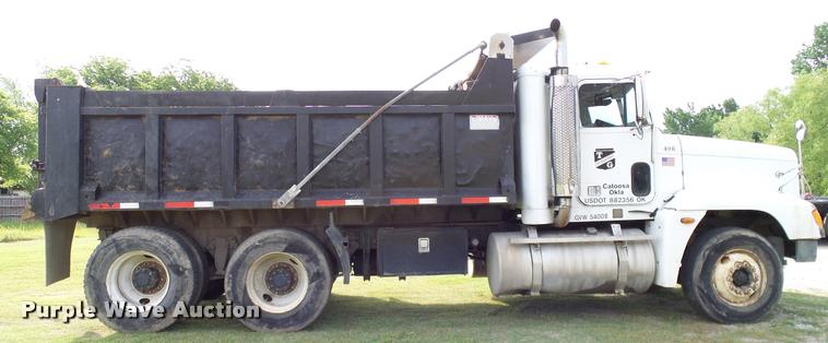 image for item L3129 2000 Freightliner FLD dump truck