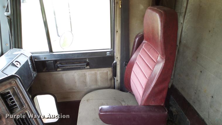 image for item L3129 2000 Freightliner FLD dump truck