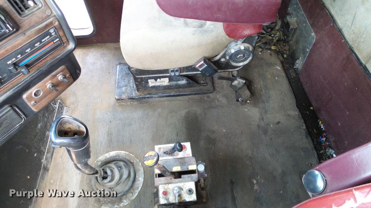 image for item L3129 2000 Freightliner FLD dump truck