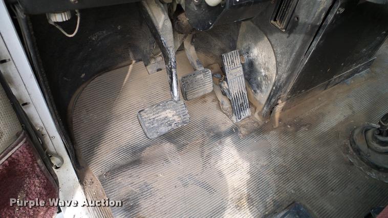 image for item L3129 2000 Freightliner FLD dump truck