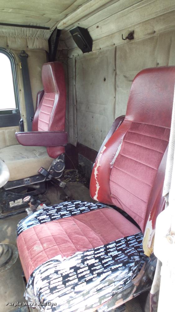 image for item L3129 2000 Freightliner FLD dump truck