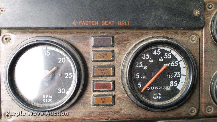 image for item L3129 2000 Freightliner FLD dump truck