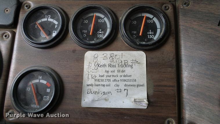 image for item L3129 2000 Freightliner FLD dump truck