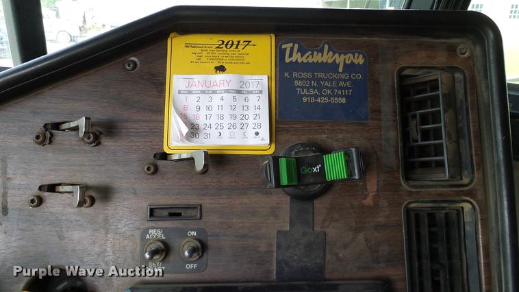 image for item L3129 2000 Freightliner FLD dump truck