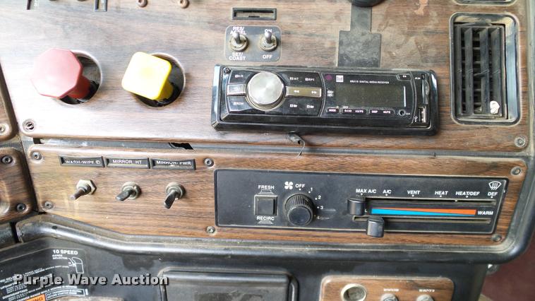 image for item L3129 2000 Freightliner FLD dump truck