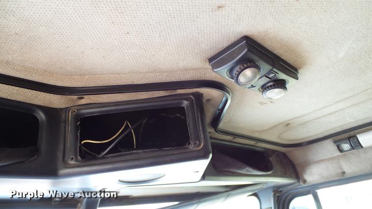 image for item L3129 2000 Freightliner FLD dump truck