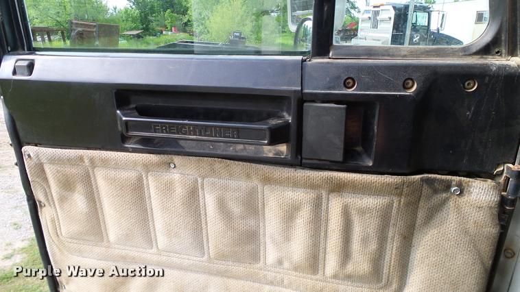 image for item L3129 2000 Freightliner FLD dump truck