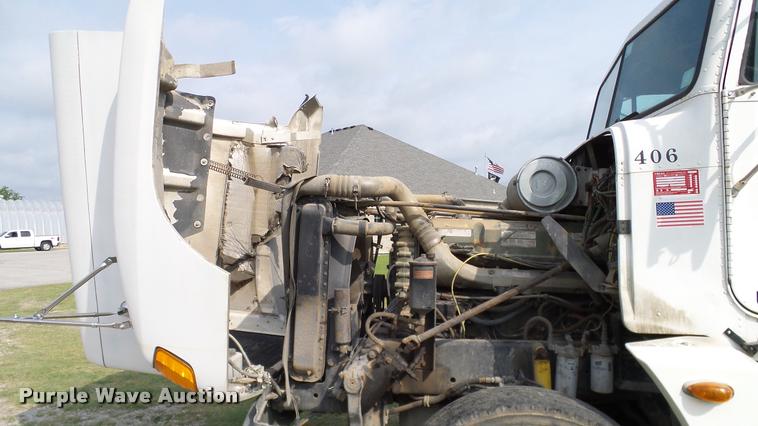 image for item L3129 2000 Freightliner FLD dump truck