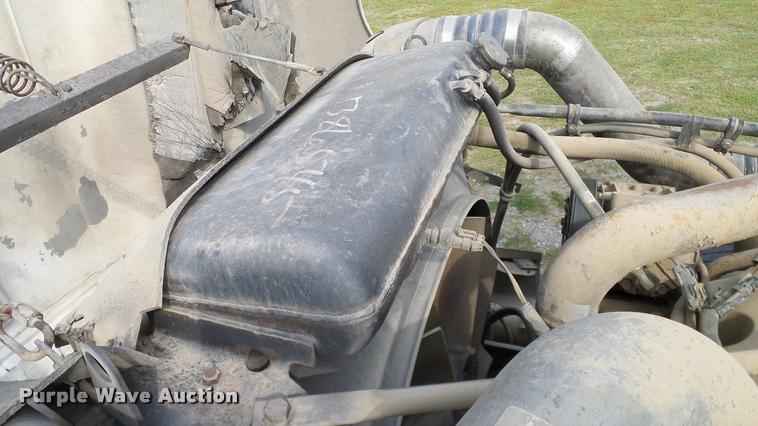 image for item L3129 2000 Freightliner FLD dump truck