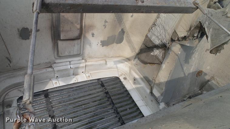 image for item L3129 2000 Freightliner FLD dump truck