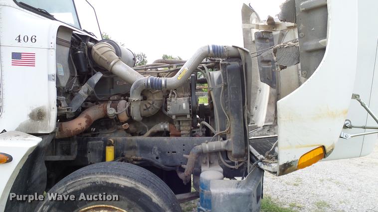 image for item L3129 2000 Freightliner FLD dump truck