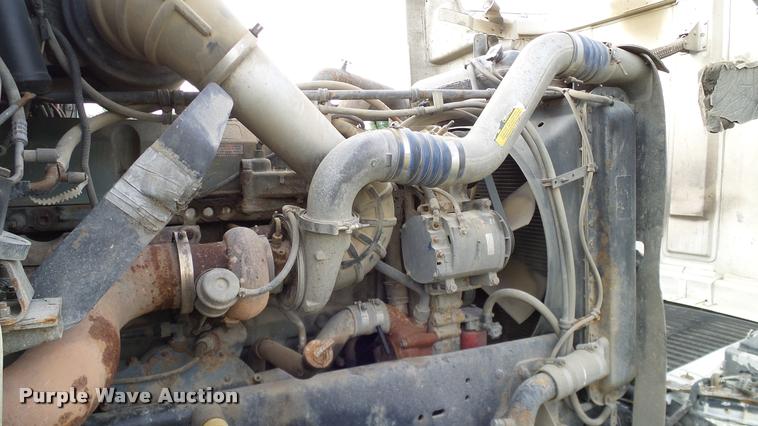 image for item L3129 2000 Freightliner FLD dump truck