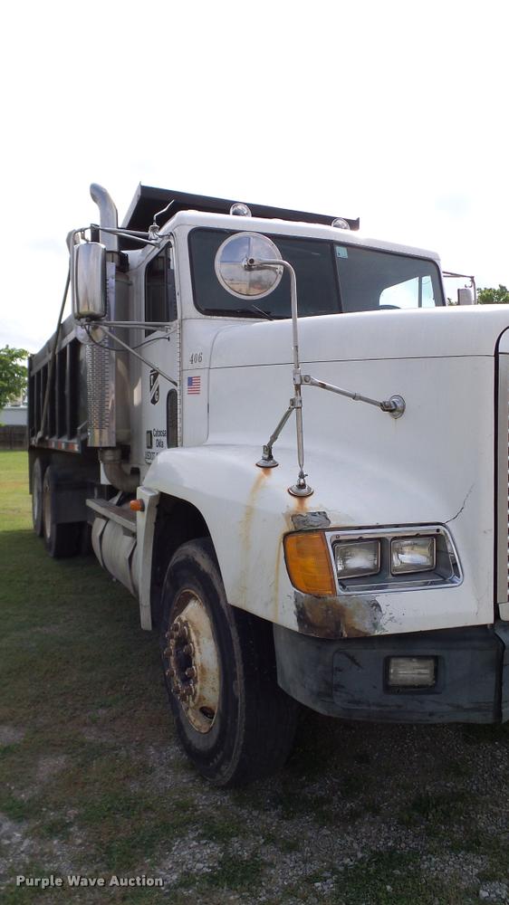 image for item L3129 2000 Freightliner FLD dump truck