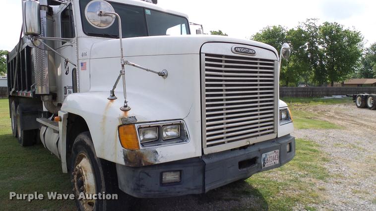 image for item L3129 2000 Freightliner FLD dump truck