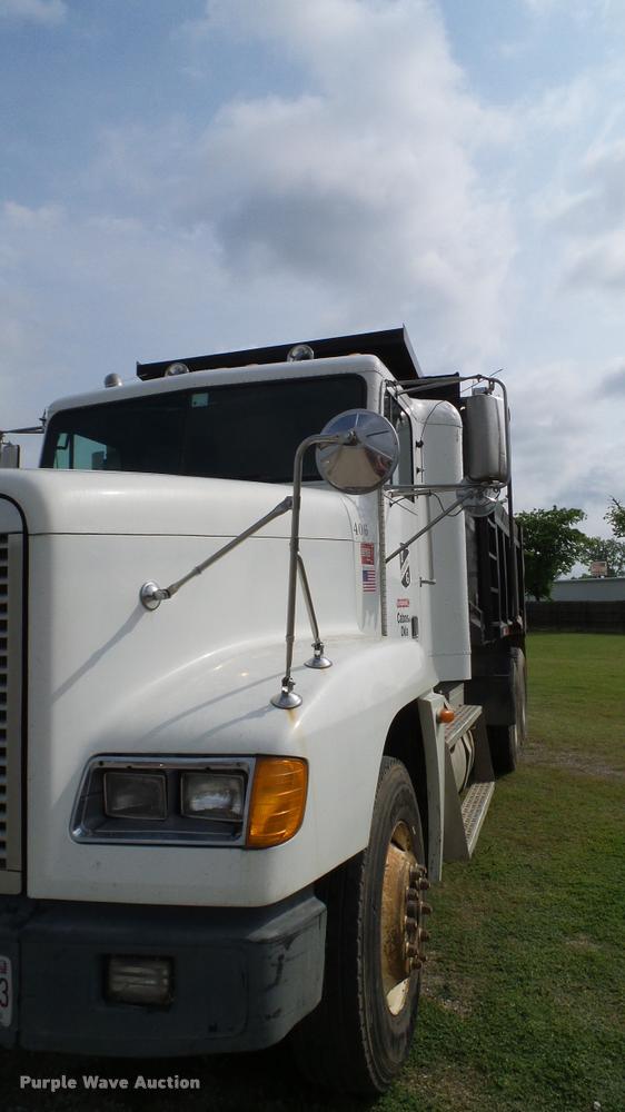 image for item L3129 2000 Freightliner FLD dump truck