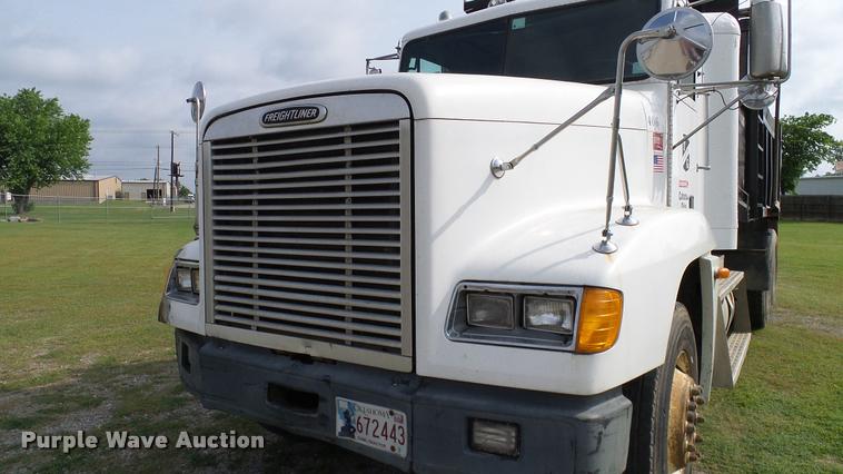 image for item L3129 2000 Freightliner FLD dump truck