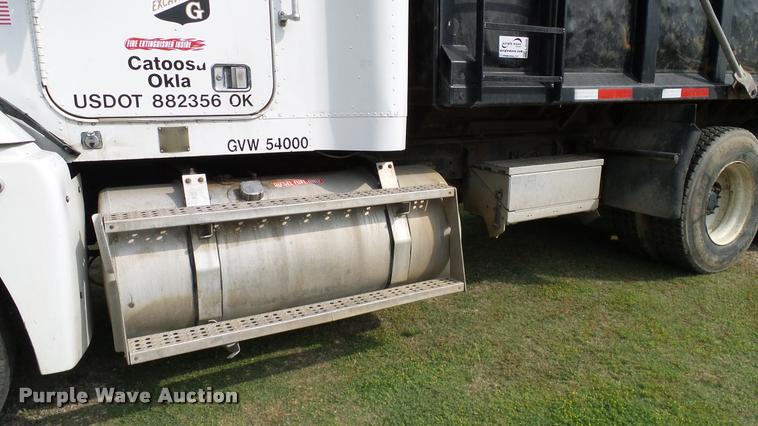 image for item L3129 2000 Freightliner FLD dump truck