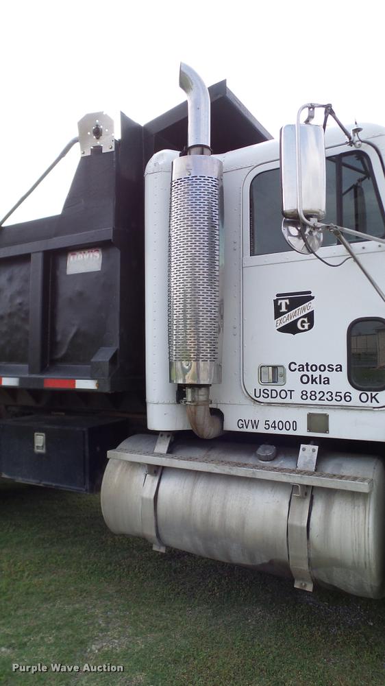 image for item L3129 2000 Freightliner FLD dump truck