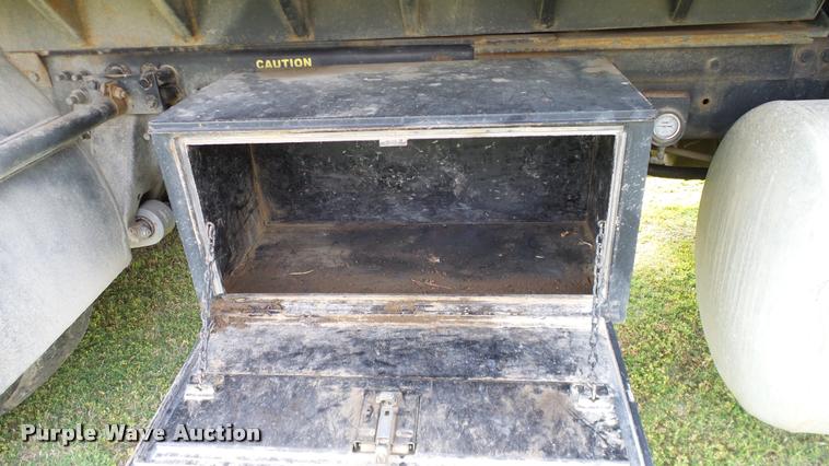 image for item L3129 2000 Freightliner FLD dump truck