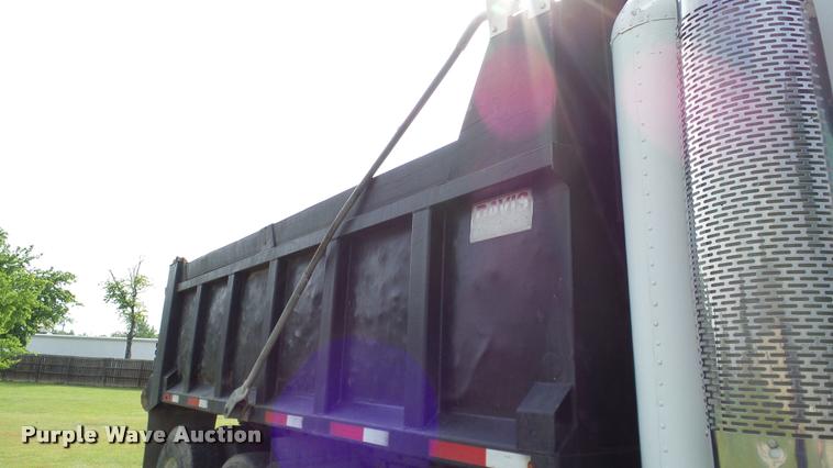 image for item L3129 2000 Freightliner FLD dump truck