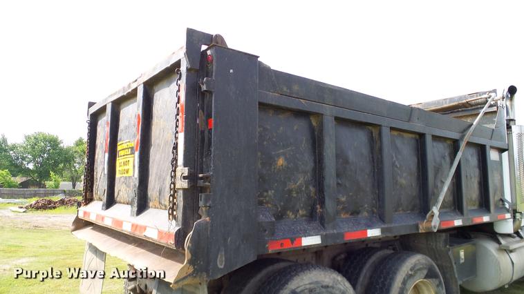image for item L3129 2000 Freightliner FLD dump truck