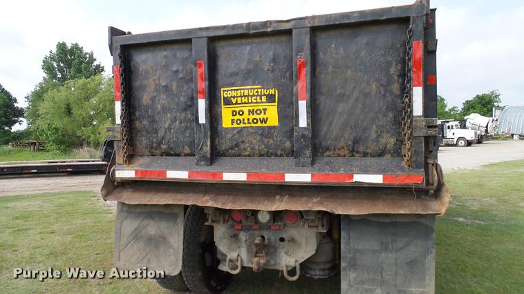 image for item L3129 2000 Freightliner FLD dump truck