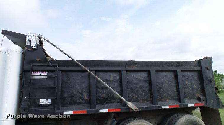 image for item L3129 2000 Freightliner FLD dump truck