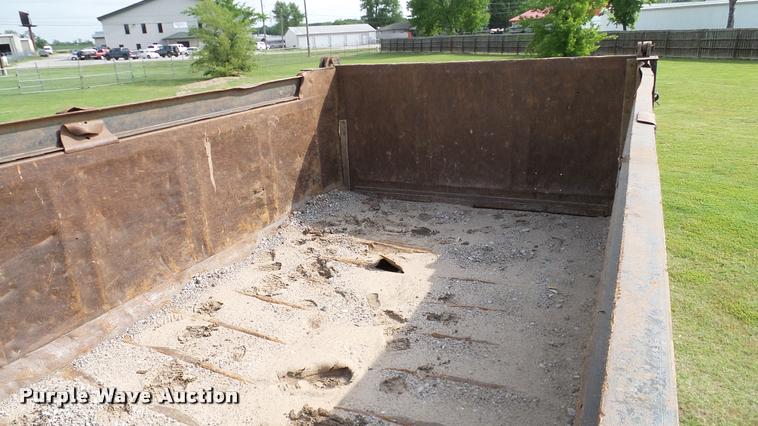 image for item L3129 2000 Freightliner FLD dump truck