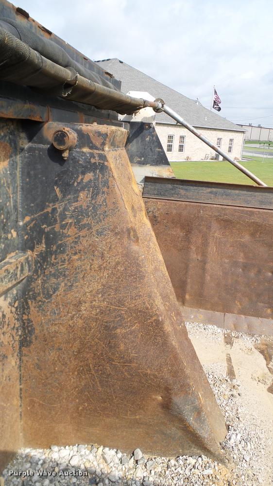 image for item L3129 2000 Freightliner FLD dump truck