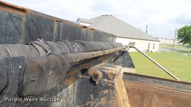 image for item L3129 2000 Freightliner FLD dump truck