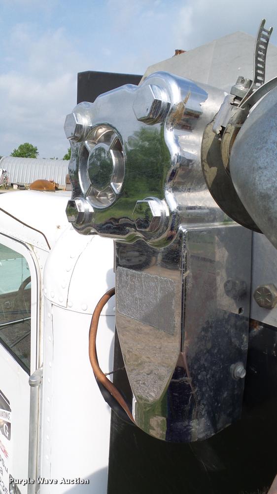 image for item L3129 2000 Freightliner FLD dump truck