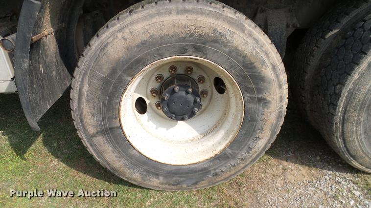 image for item L3129 2000 Freightliner FLD dump truck