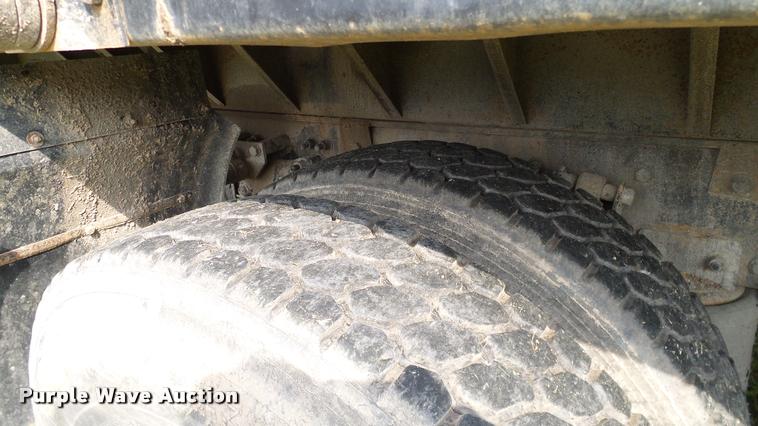 image for item L3129 2000 Freightliner FLD dump truck