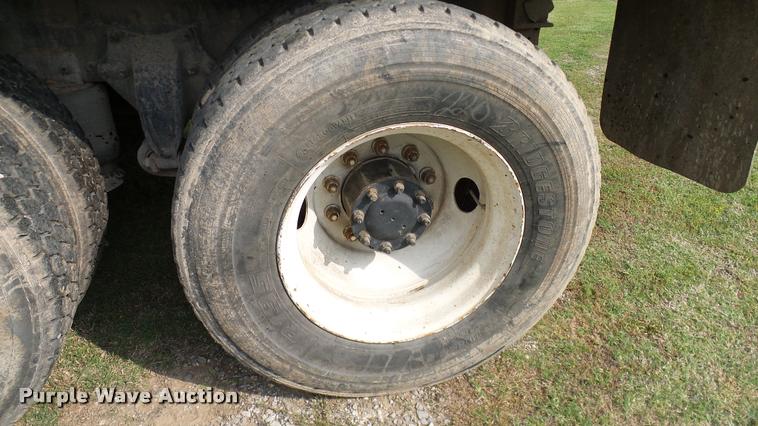 image for item L3129 2000 Freightliner FLD dump truck