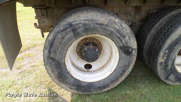 image for item L3129 2000 Freightliner FLD dump truck