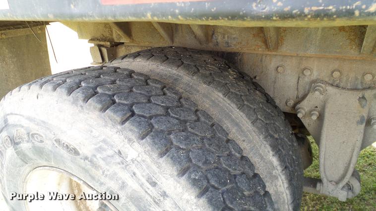 image for item L3129 2000 Freightliner FLD dump truck