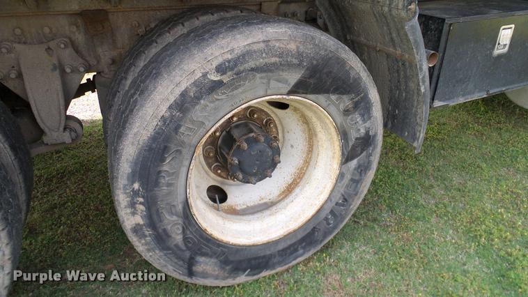 image for item L3129 2000 Freightliner FLD dump truck