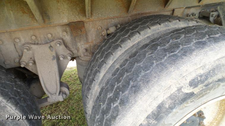 image for item L3129 2000 Freightliner FLD dump truck