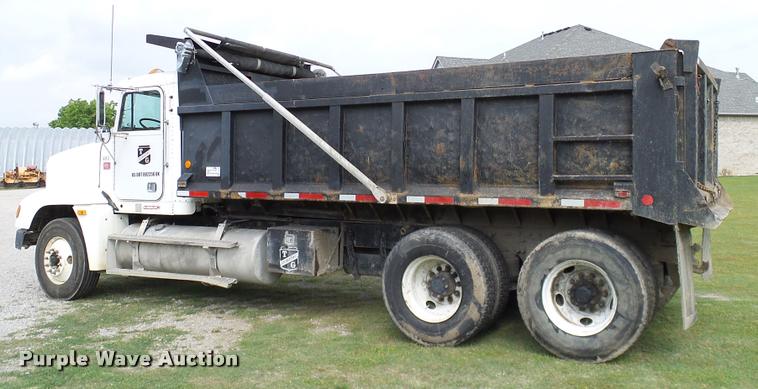 image for item L3130 1997 Freightliner FLD dump truck