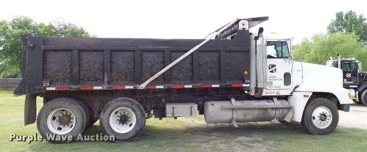 image for item L3130 1997 Freightliner FLD dump truck