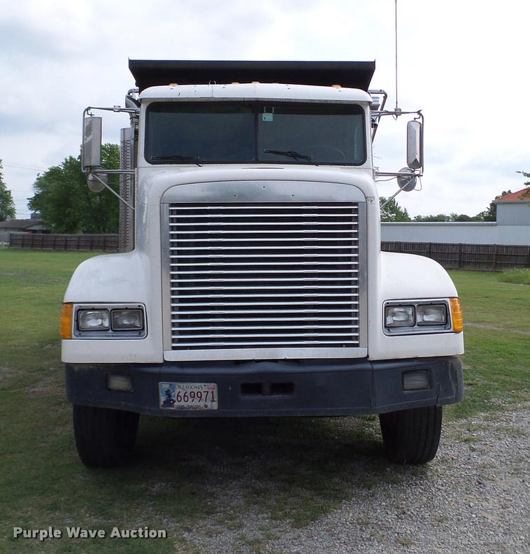 image for item L3130 1997 Freightliner FLD dump truck