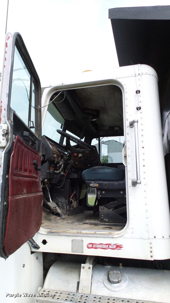 image for item L3130 1997 Freightliner FLD dump truck