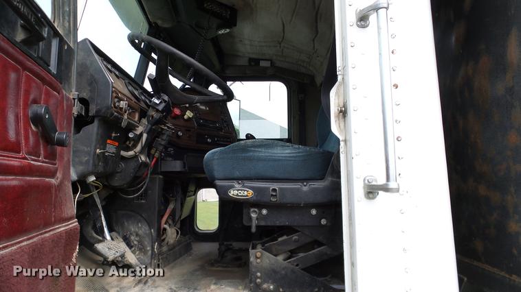 image for item L3130 1997 Freightliner FLD dump truck