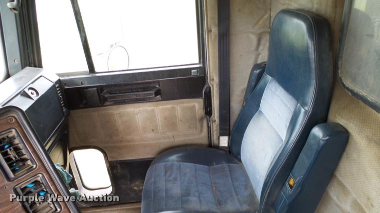 image for item L3130 1997 Freightliner FLD dump truck