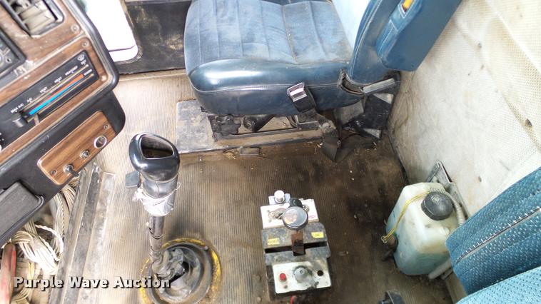 image for item L3130 1997 Freightliner FLD dump truck